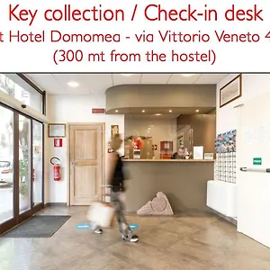 https://piccolo-catalunya-hostel.hotelsalgherosardinia.com